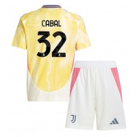 Fotbalové Dres Juventus Juan Cabal #32 Dětské Venkovní 2024-25 Krátký Rukáv (+ trenýrky)